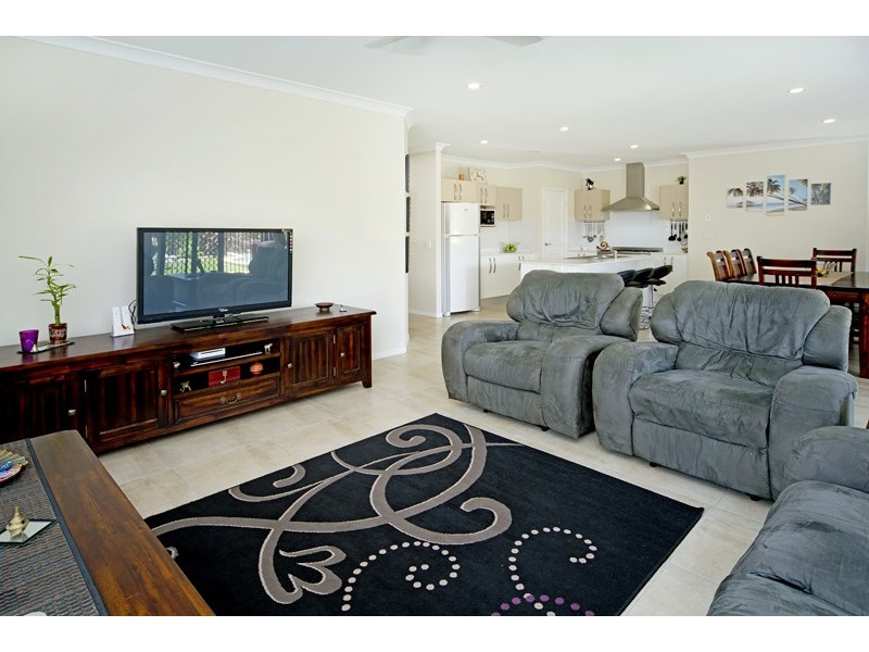 3 Castlereagh Close, Pacific Pines QLD 4211