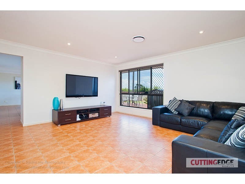 1 Makemo Street, Pacific Pines QLD 4211