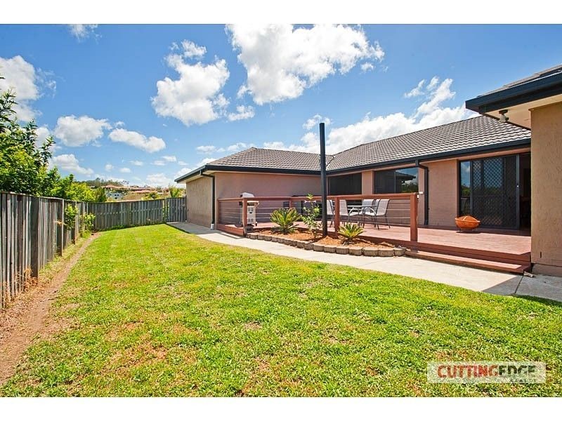 1 Makemo Street, Pacific Pines QLD 4211