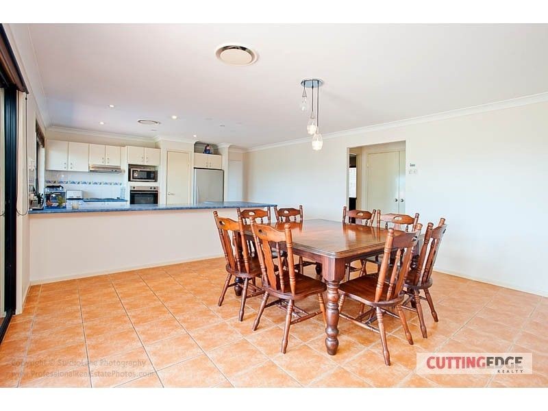 1 Makemo Street, Pacific Pines QLD 4211