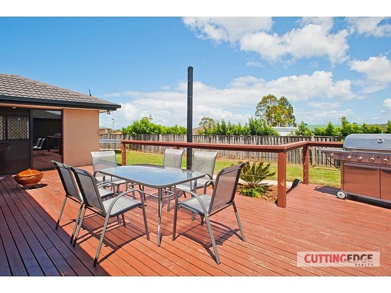 1 Makemo Street, Pacific Pines QLD 4211