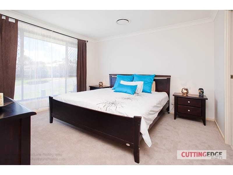 1 Makemo Street, Pacific Pines QLD 4211