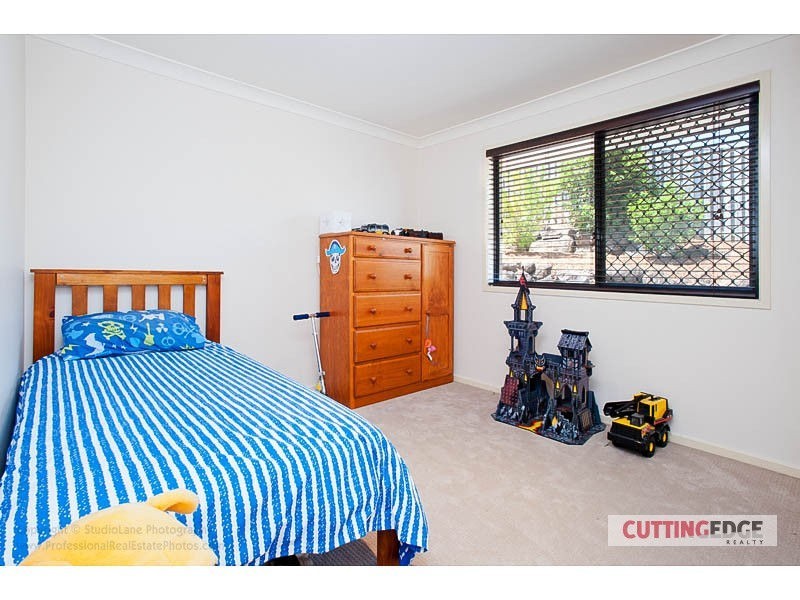 1 Makemo Street, Pacific Pines QLD 4211