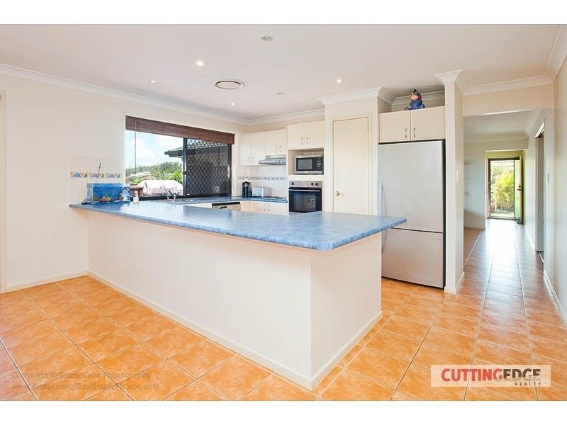 1 Makemo Street, Pacific Pines QLD 4211