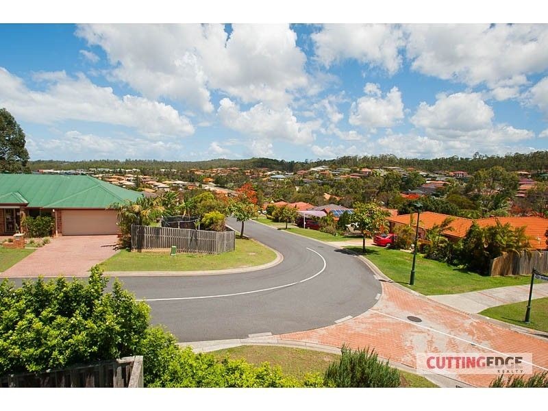 1 Makemo Street, Pacific Pines QLD 4211