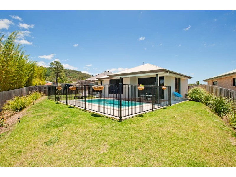 19 FLAMETREES CRES, Maudsland QLD 4210