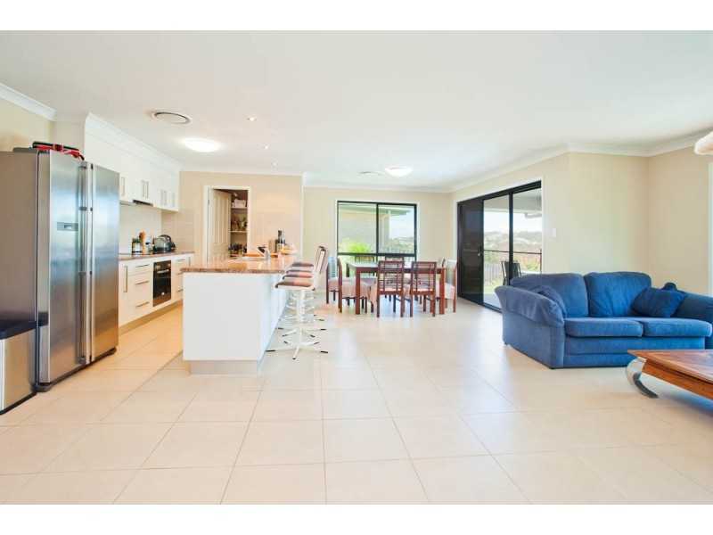 19 FLAMETREES CRES, Maudsland QLD 4210