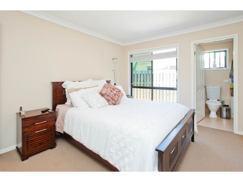 19 FLAMETREES CRES, Maudsland QLD 4210