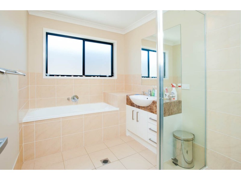 19 FLAMETREES CRES, Maudsland QLD 4210