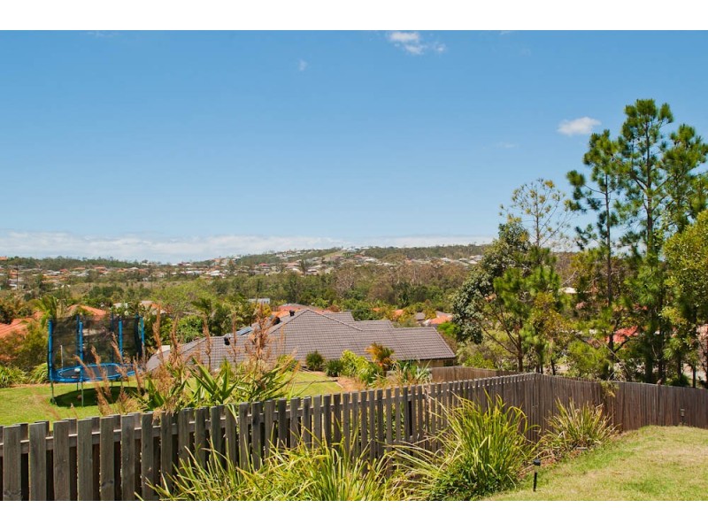 19 FLAMETREES CRES, Maudsland QLD 4210