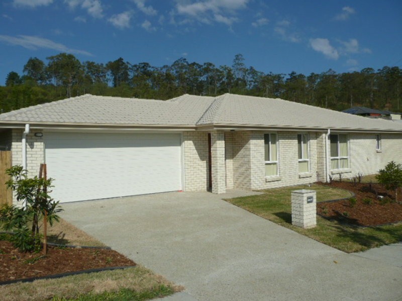 8 Gascoyne St, Pacific Pines QLD 4211