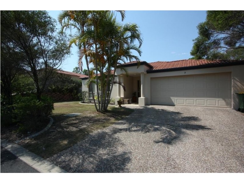 7/1 STUDIO DR, Pacific Pines QLD 4211