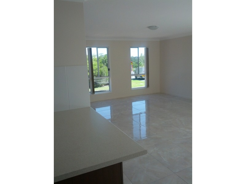 2 Castlereagh Close, Pacific Pines QLD 4211