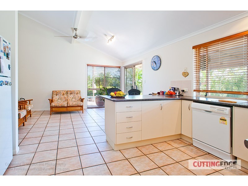 9 Phoenix Street, Pacific Pines QLD 4211