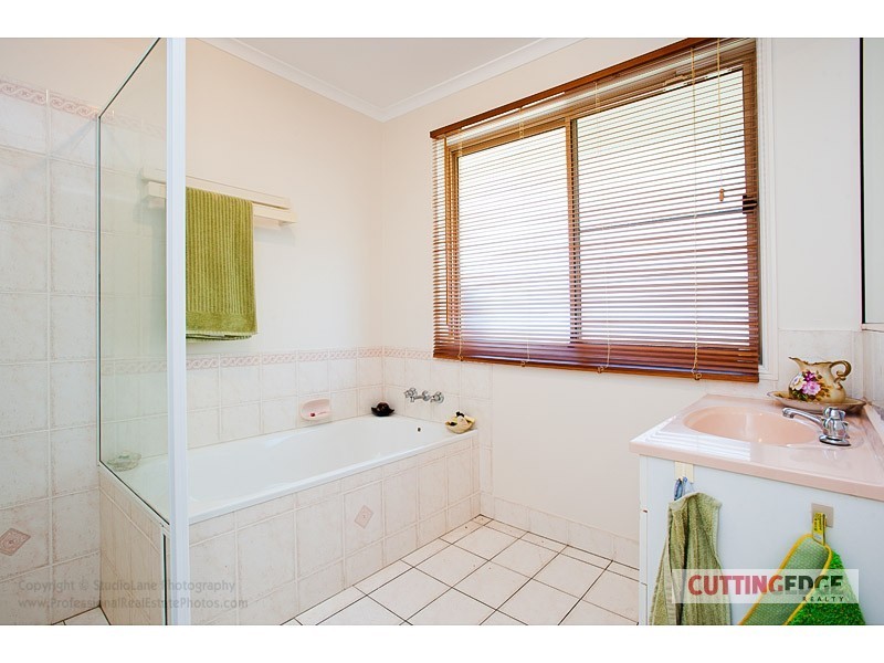 9 Phoenix Street, Pacific Pines QLD 4211