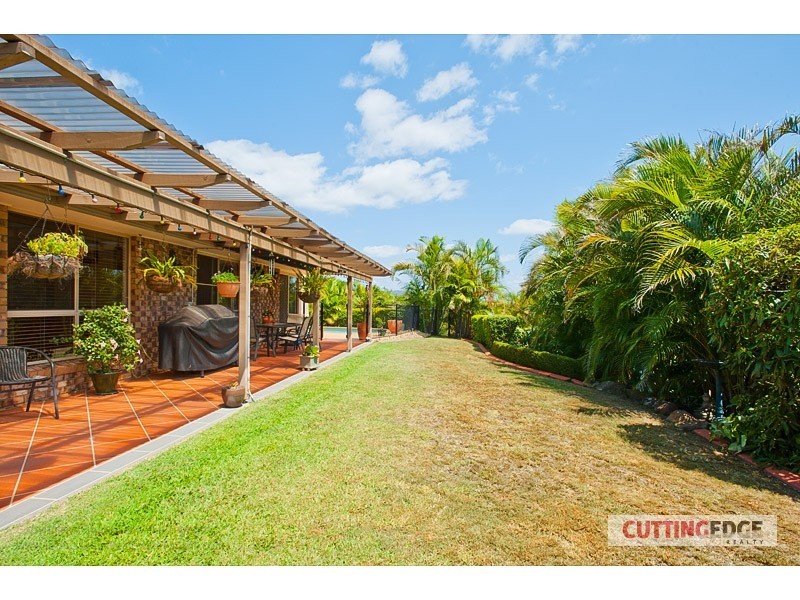 9 Phoenix Street, Pacific Pines QLD 4211