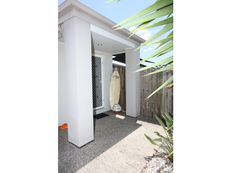 1/1 Lawley Street, Pacific Pines QLD 4211