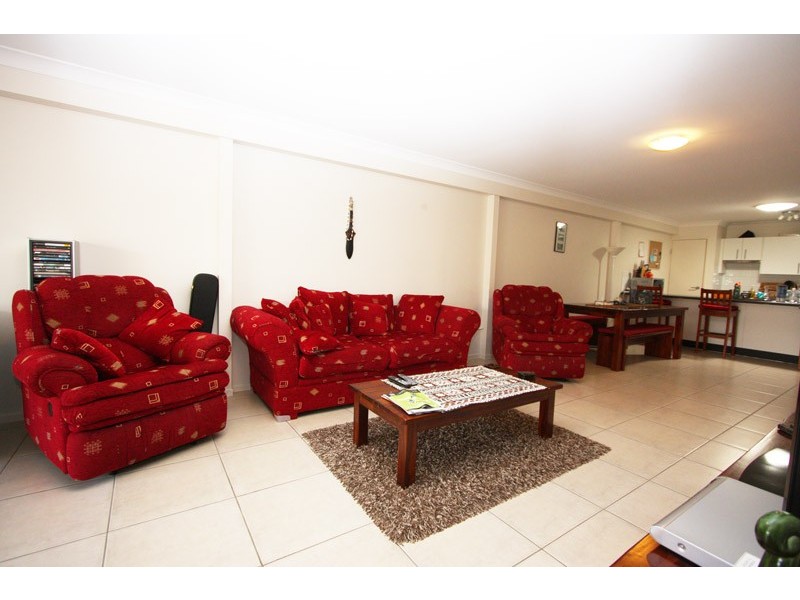 1/1 Lawley Street, Pacific Pines QLD 4211