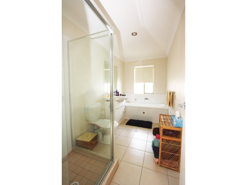 1/1 Lawley Street, Pacific Pines QLD 4211