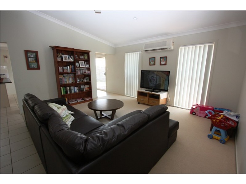 11 ERSKINE ST, Upper Coomera QLD 4209