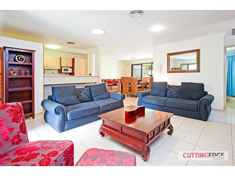 10/136 Pacific Pines Blvd, Pacific Pines QLD 4211