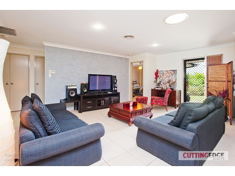 10/136 Pacific Pines Blvd, Pacific Pines QLD 4211