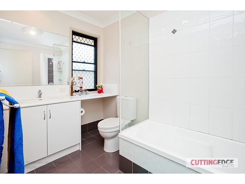 10/136 Pacific Pines Blvd, Pacific Pines QLD 4211