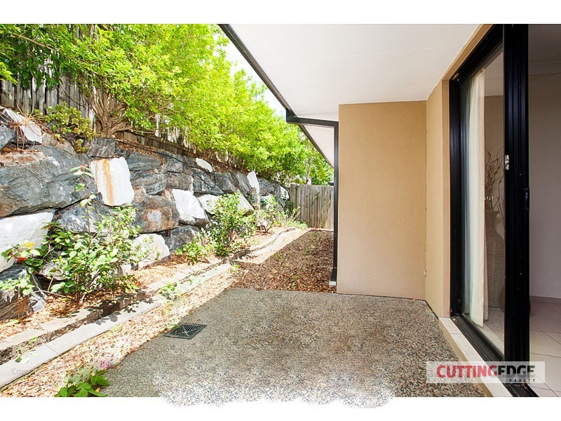 10/136 Pacific Pines Blvd, Pacific Pines QLD 4211