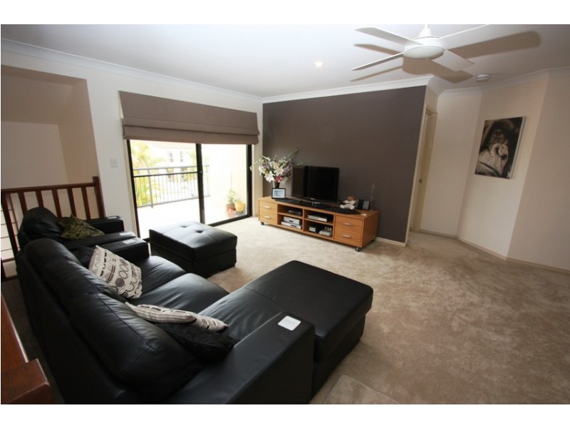 4/60 ANCONA ST, Carrara QLD 4211