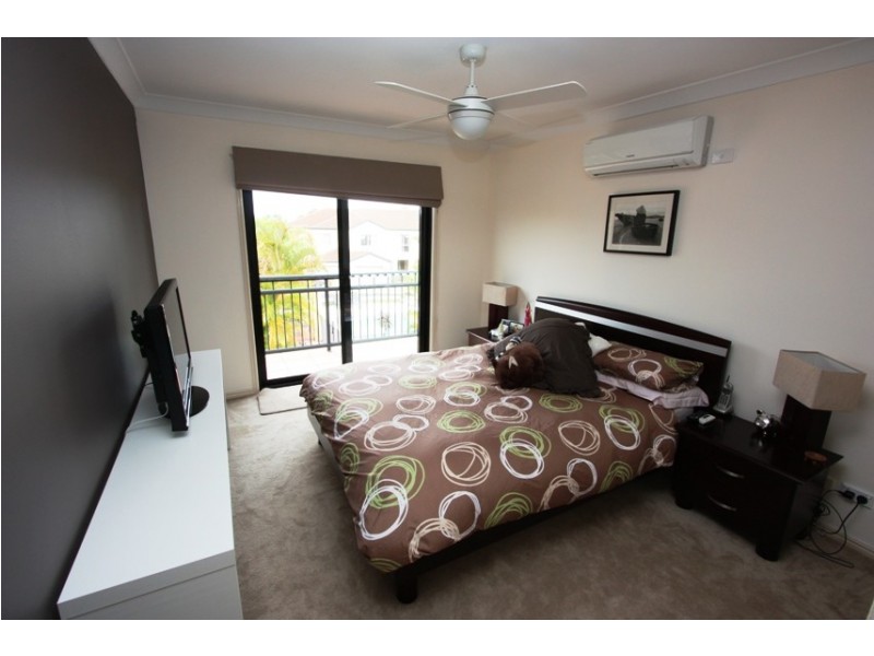 4/60 ANCONA ST, Carrara QLD 4211