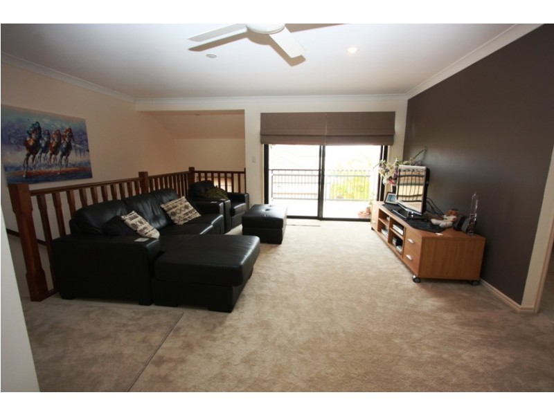 4/60 ANCONA ST, Carrara QLD 4211