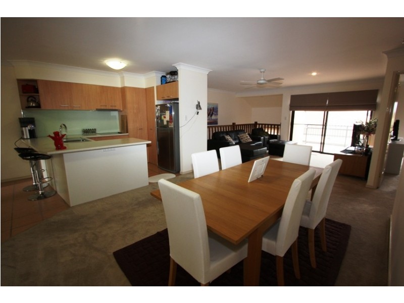 4/60 ANCONA ST, Carrara QLD 4211