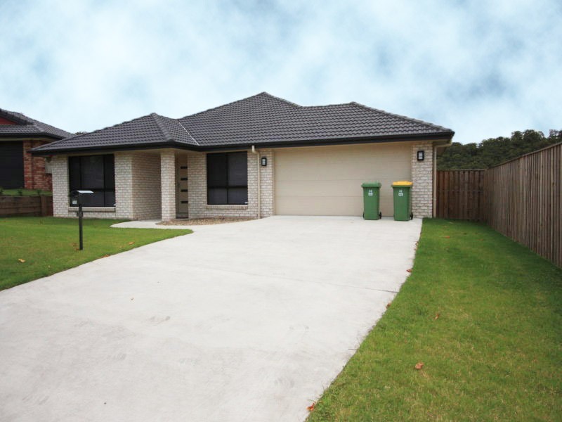 38 Faraday Cres, Pacific Pines QLD 4211