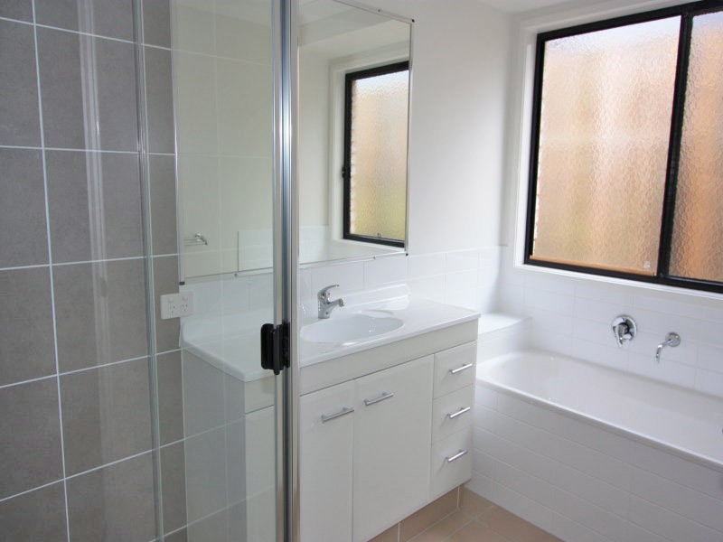 38 Faraday Cres, Pacific Pines QLD 4211