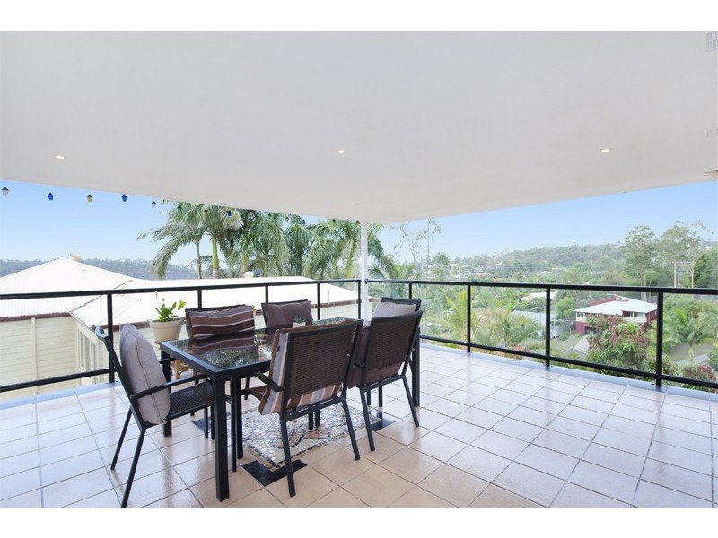 10 Windward Rise, Pacific Pines QLD 4211