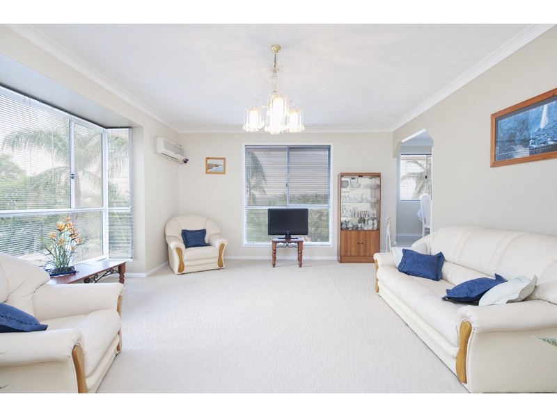 10 Windward Rise, Pacific Pines QLD 4211