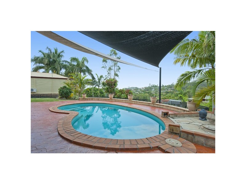 10 Windward Rise, Pacific Pines QLD 4211