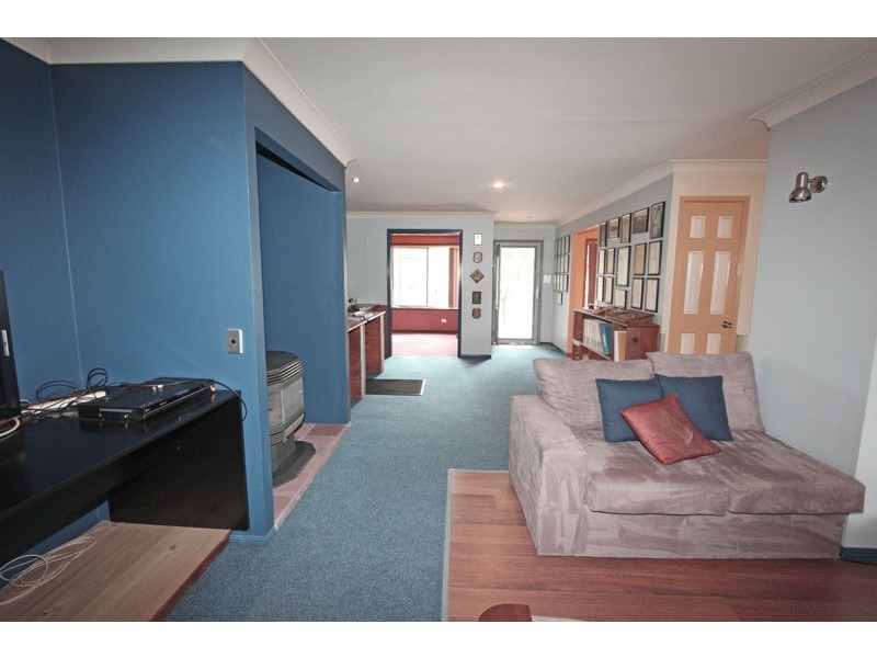 1 GALAPAGOS WAY, Pacific Pines QLD 4211