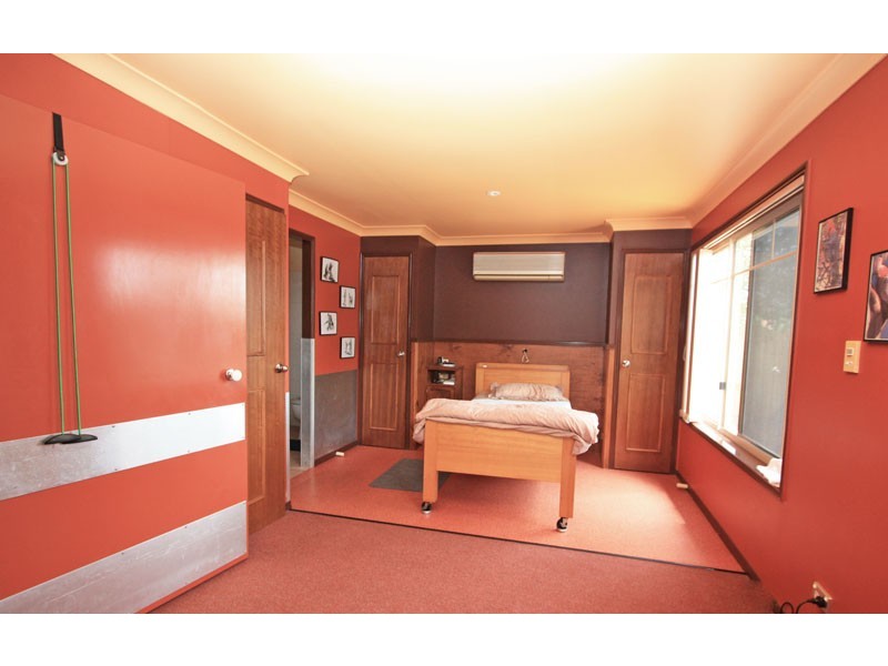 1 GALAPAGOS WAY, Pacific Pines QLD 4211