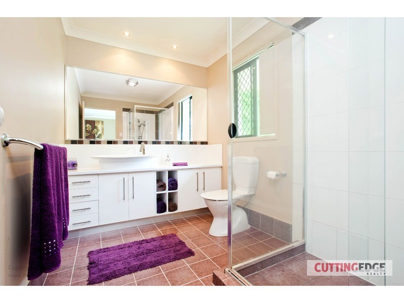 11 Sangster Cres, Pacific Pines QLD 4211