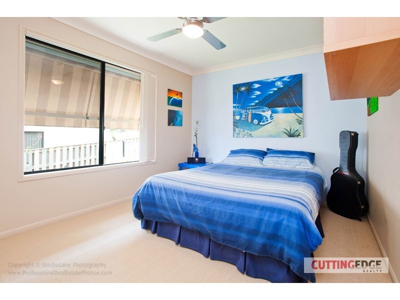 11 Sangster Cres, Pacific Pines QLD 4211