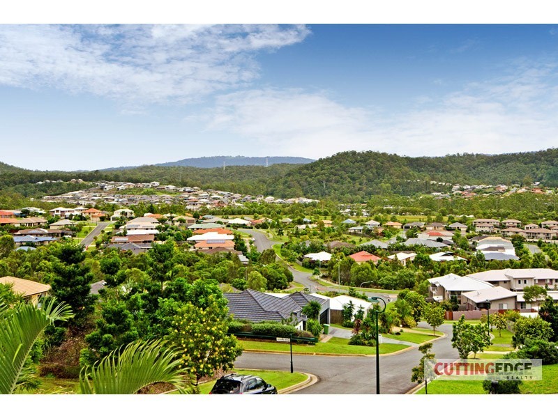 11 Sangster Cres, Pacific Pines QLD 4211