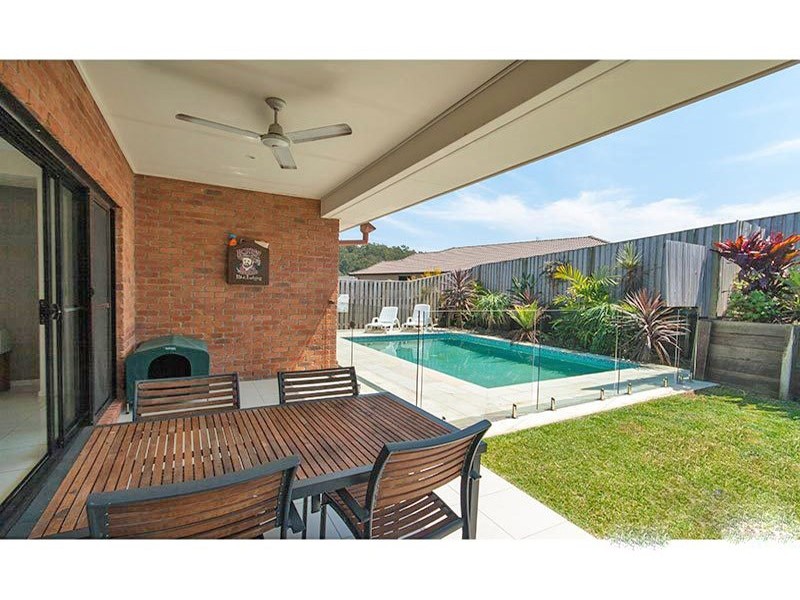 19 Barradeen Cct, Pacific Pines QLD 4211