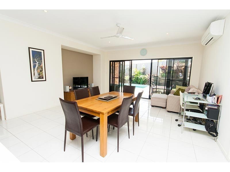 19 Barradeen Cct, Pacific Pines QLD 4211