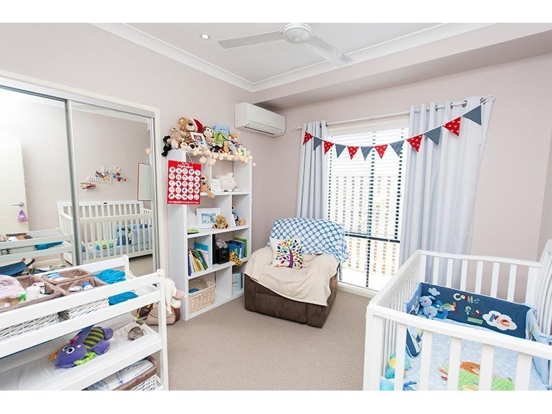 19 Barradeen Cct, Pacific Pines QLD 4211