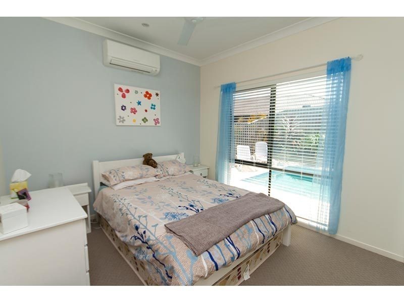 19 Barradeen Cct, Pacific Pines QLD 4211