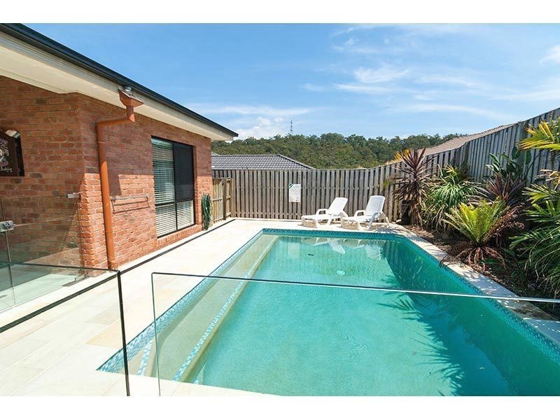 19 Barradeen Cct, Pacific Pines QLD 4211