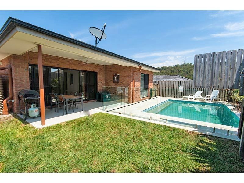 19 Barradeen Cct, Pacific Pines QLD 4211