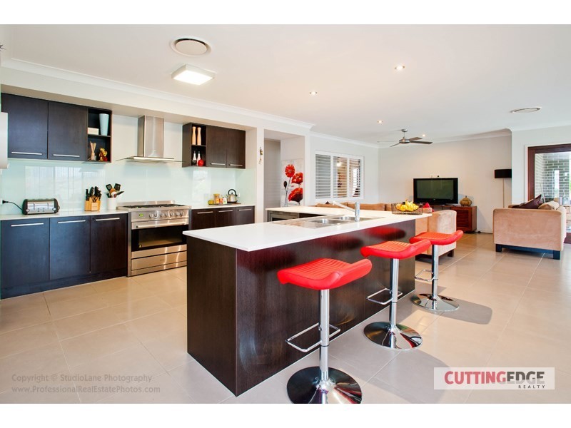 15 KABI Place, Pacific Pines QLD 4211
