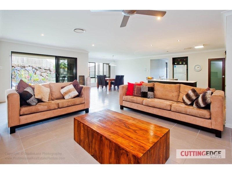15 KABI Place, Pacific Pines QLD 4211